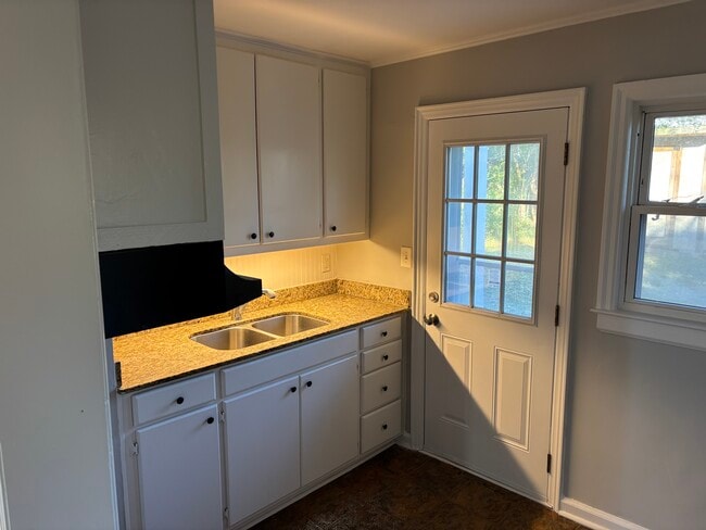 Foto del edificio - 717 Brighton Rd