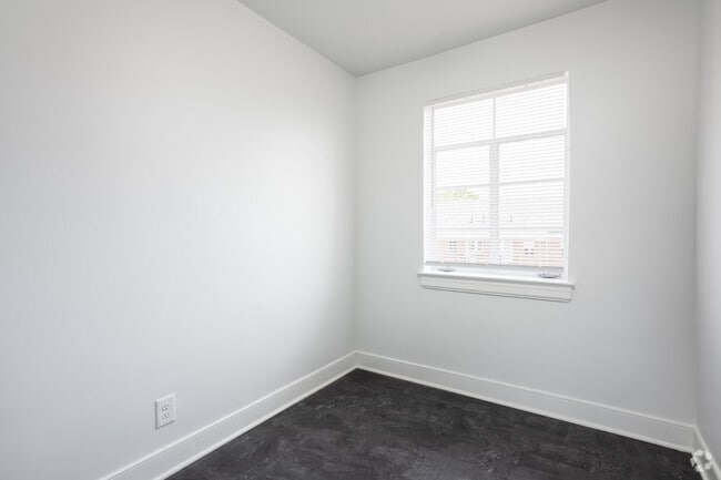 1BR, 1BA - 950SF - Dining Room - Gardens At Grandin - II