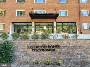 Building Photo - 95 E Wayne Ave