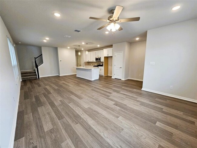 Foto del edificio - 104 Greinert Dr