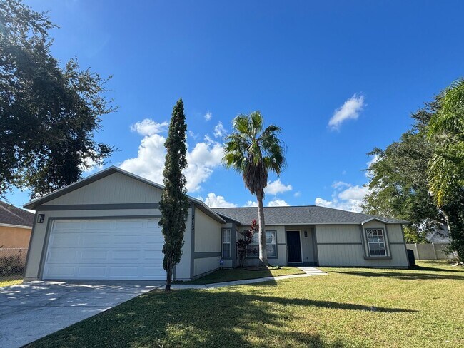 Foto del edificio - Charming 3-bedroom, 2-bathroom pet friendl...