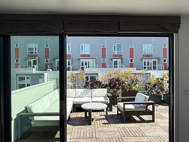 Building Photo - Luxury Penthouse Condo w/Large Private Terrace, Outdoor Kitchen – a must see! PROGRESSIVE