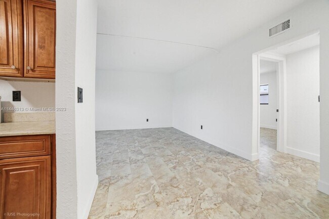 Foto del edificio - 1530 NE 136th St