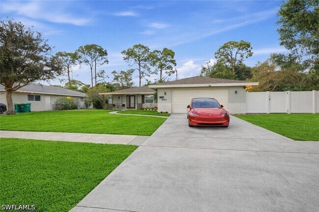 Building Photo - 2473 Poinciana St