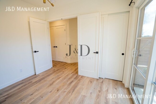 Building Photo - 1371 N Vulcan Ave