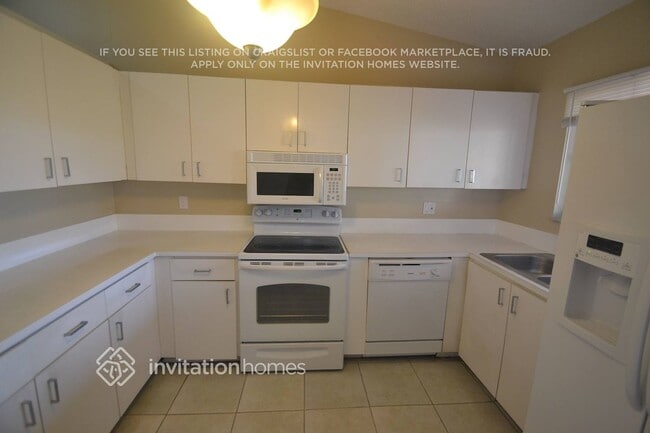 Foto del edificio - 10215 NW 126th St