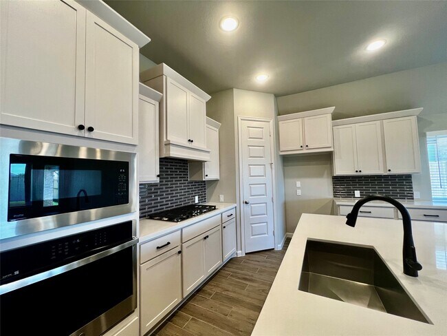 Building Photo - 10906 White Mist Dr