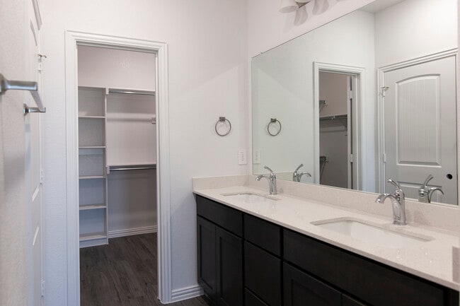 Building Photo - 229 Mina St