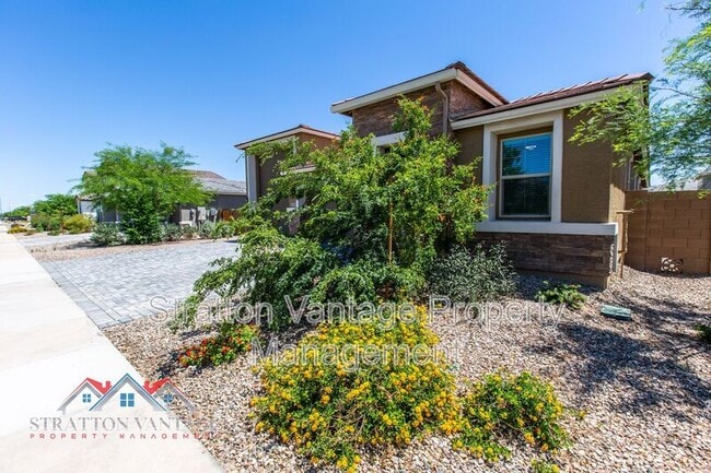Building Photo - 2019 E Entoro Dr