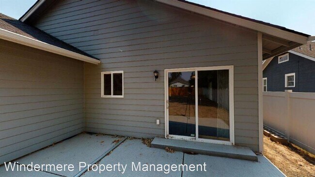 Building Photo - 4 br, 2 bath House - 122 W. Maple Street