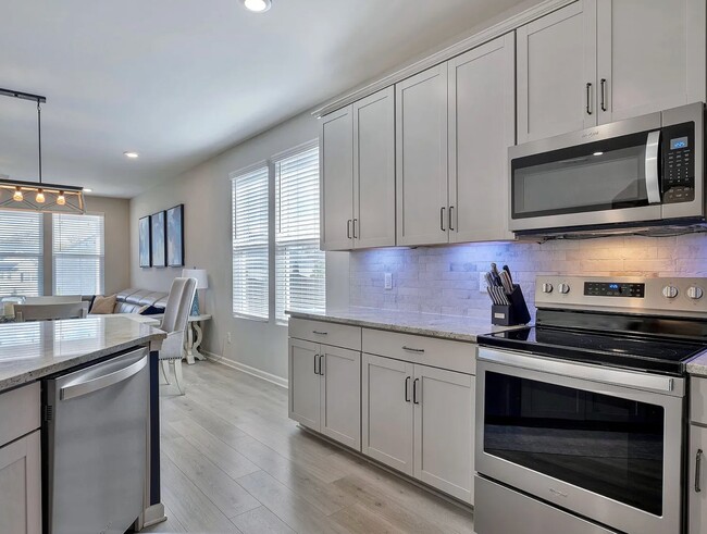 Foto del edificio - 5040 Sunflower Ln
