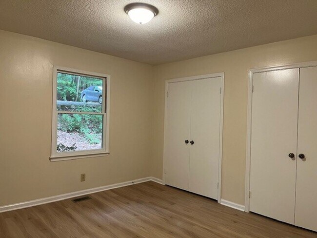 Foto del edificio - 243 Cedar Terrace Rd