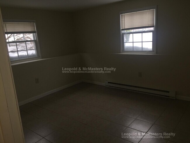 Building Photo - 39 Dinan Dr