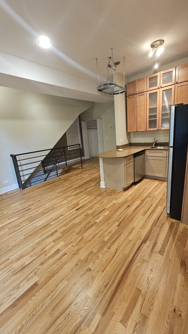 Building Photo - 1411 W Ohio St
