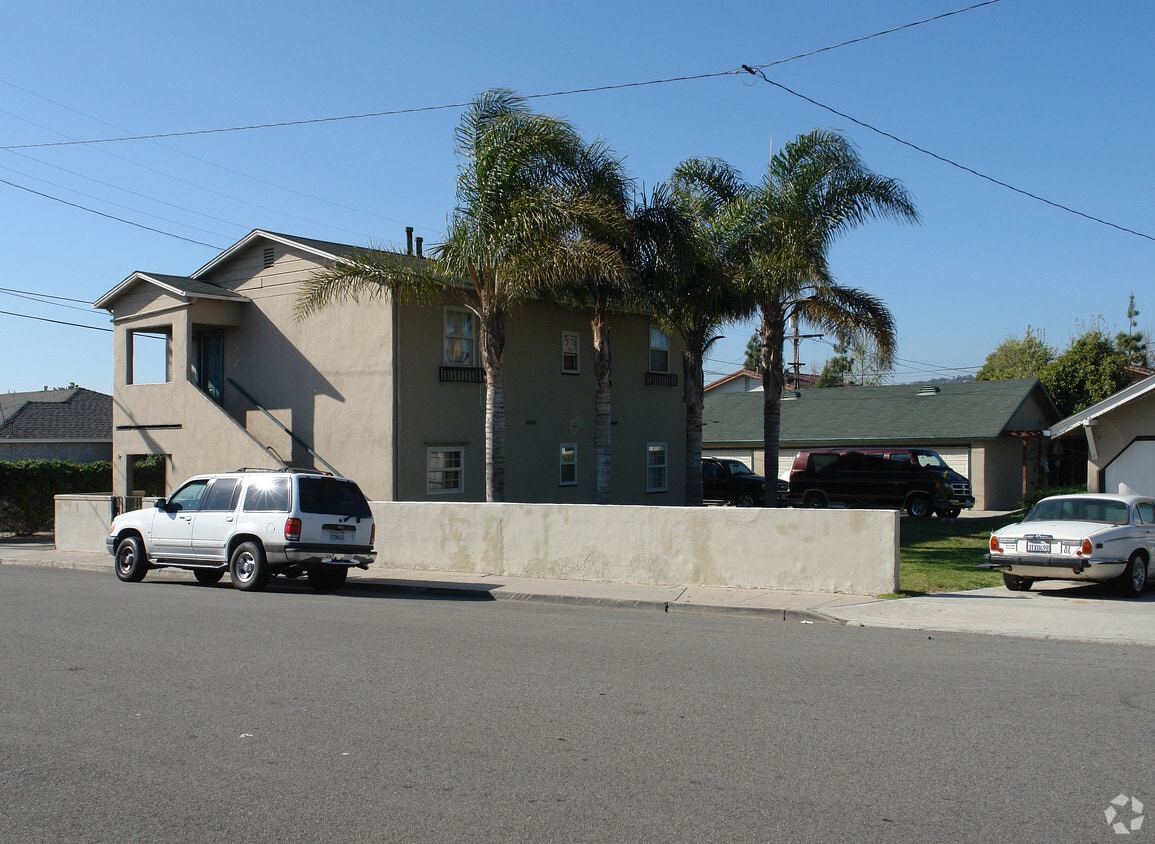 Building Photo - 2451 Lomita St