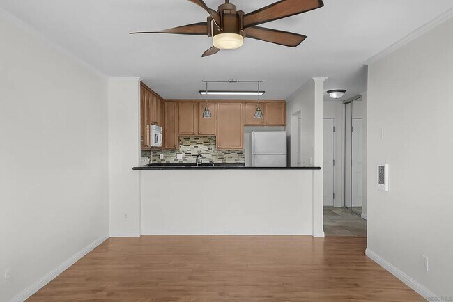 Foto del edificio - 3030 Suncrest Dr