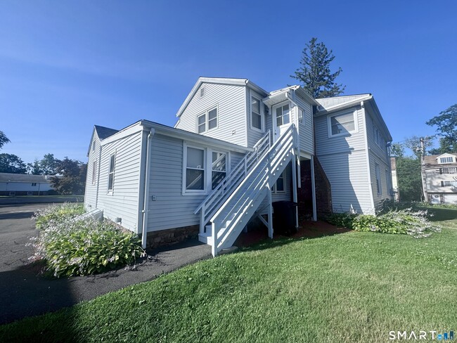 Building Photo - 1690 Litchfield Turnpike