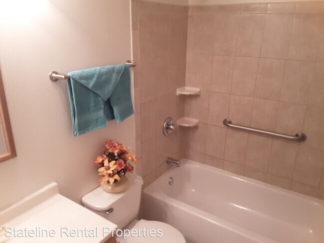 Foto del edificio - 2 br, 1 bath House - 723 Hawthorne Lane
