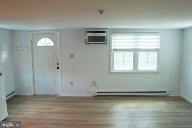 Building Photo - 450 E Butler Ave