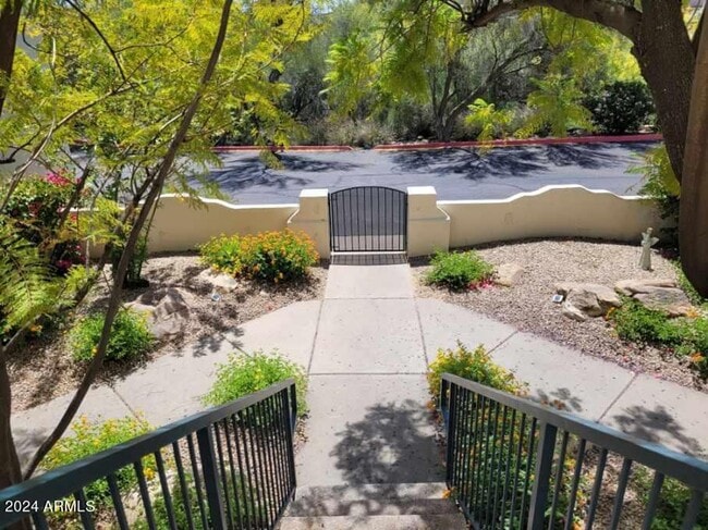 Building Photo - Quiet 2 bedroom condo in Fountain Hills!