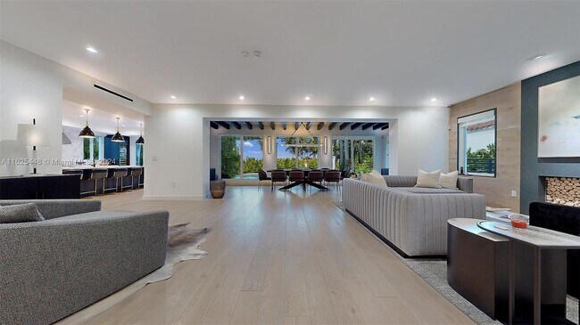 Building Photo - 5715 N Bay Rd