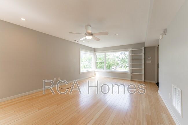 Building Photo - 2013 Bellefontaine St