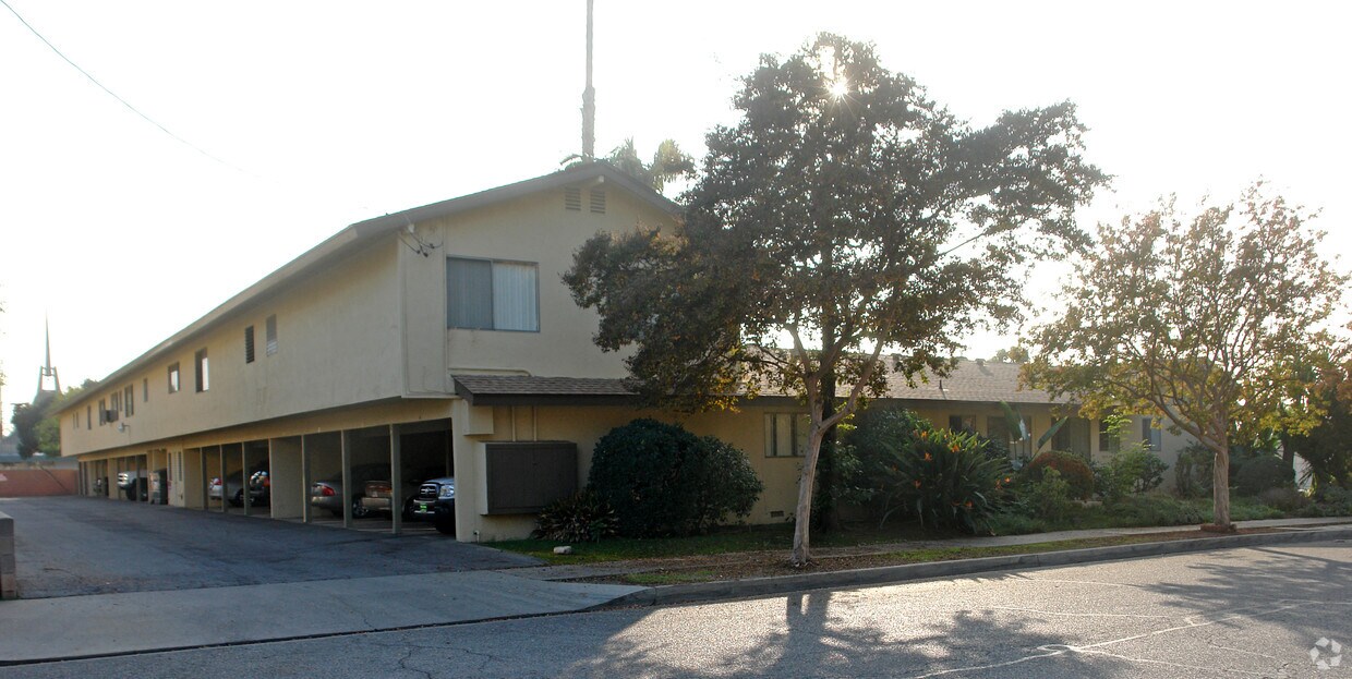 Foto del edificio - 570 Hollenbeck Apartments