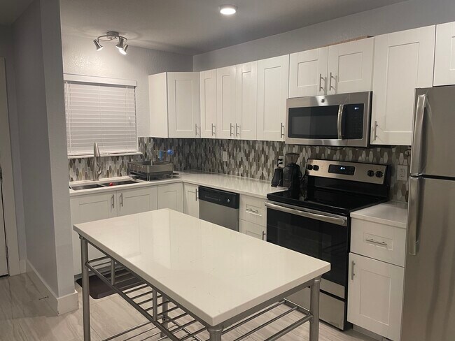 Kitchen - 909 Reinli St