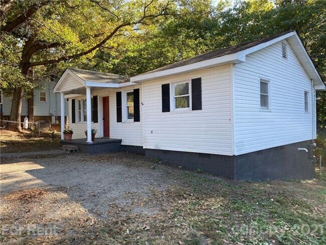 Building Photo - Belmont Bungalow  close to everything