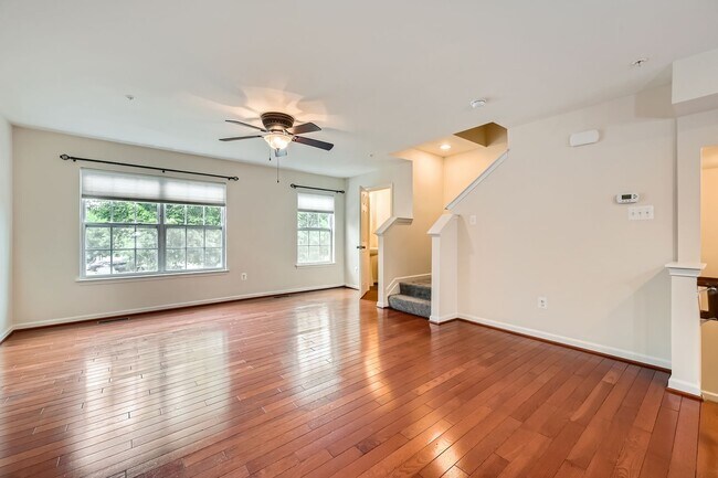 Foto del edificio - Spacious & Stylish 3BR/2.5BA TH in Frankli...
