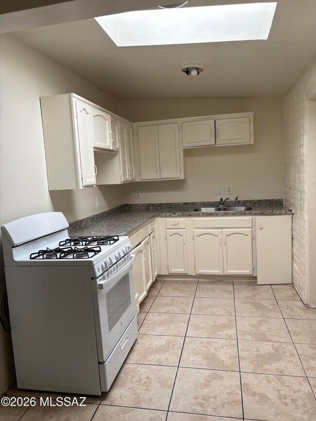 Foto del edificio - 5844 E 33rd St