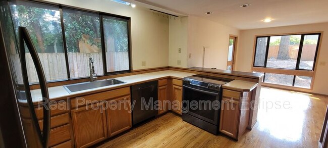 Foto del edificio - 14003 NE 62nd St