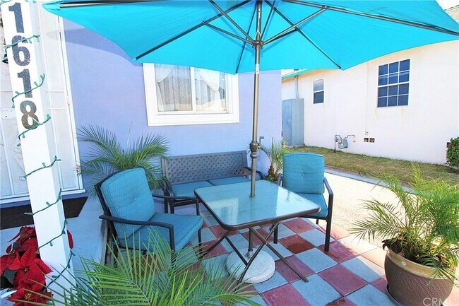 Foto del edificio - 1618 W 136th St