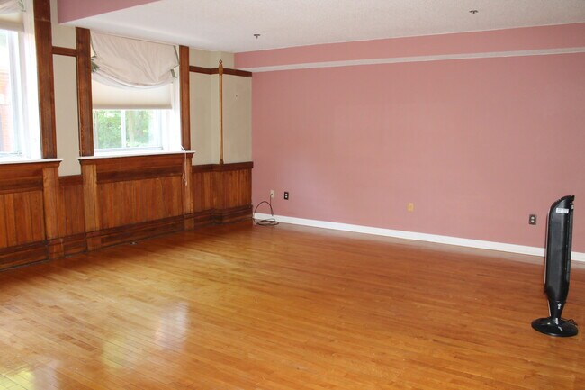 Liv room - 27 Hillside Pl