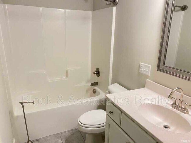 Building Photo - 1463 Quail Cir