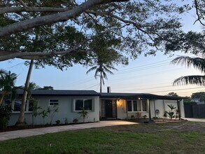 Building Photo - 175 Melaleuca Dr