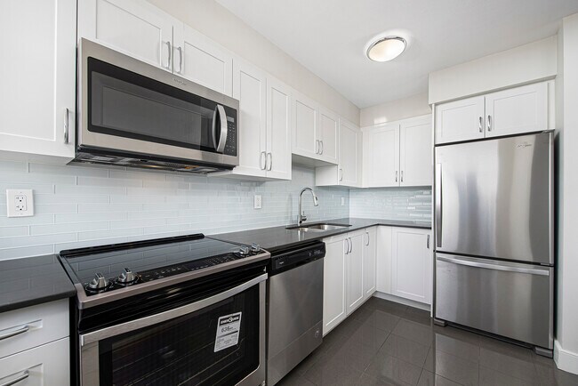 Photo du bâtiment - 1970 Fowler Dr