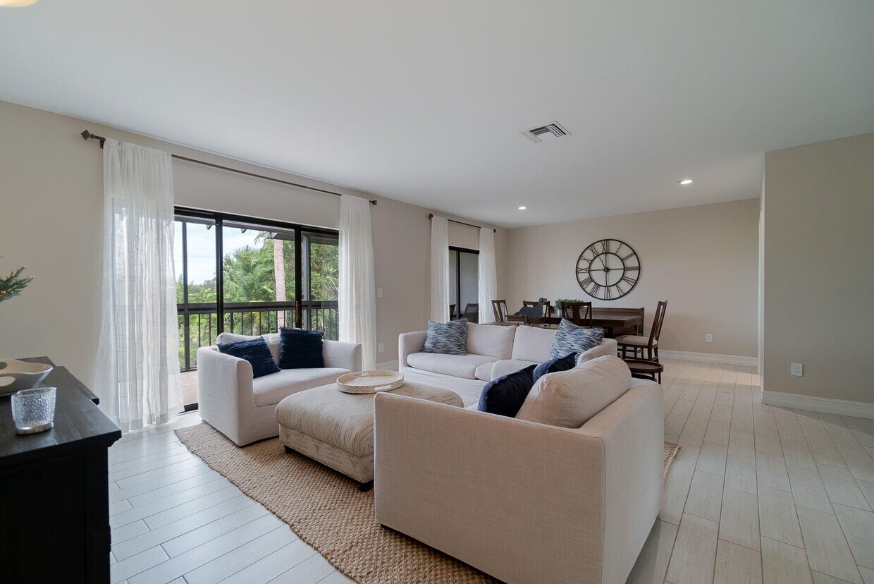 Foto principal - 11355 Pond View Dr