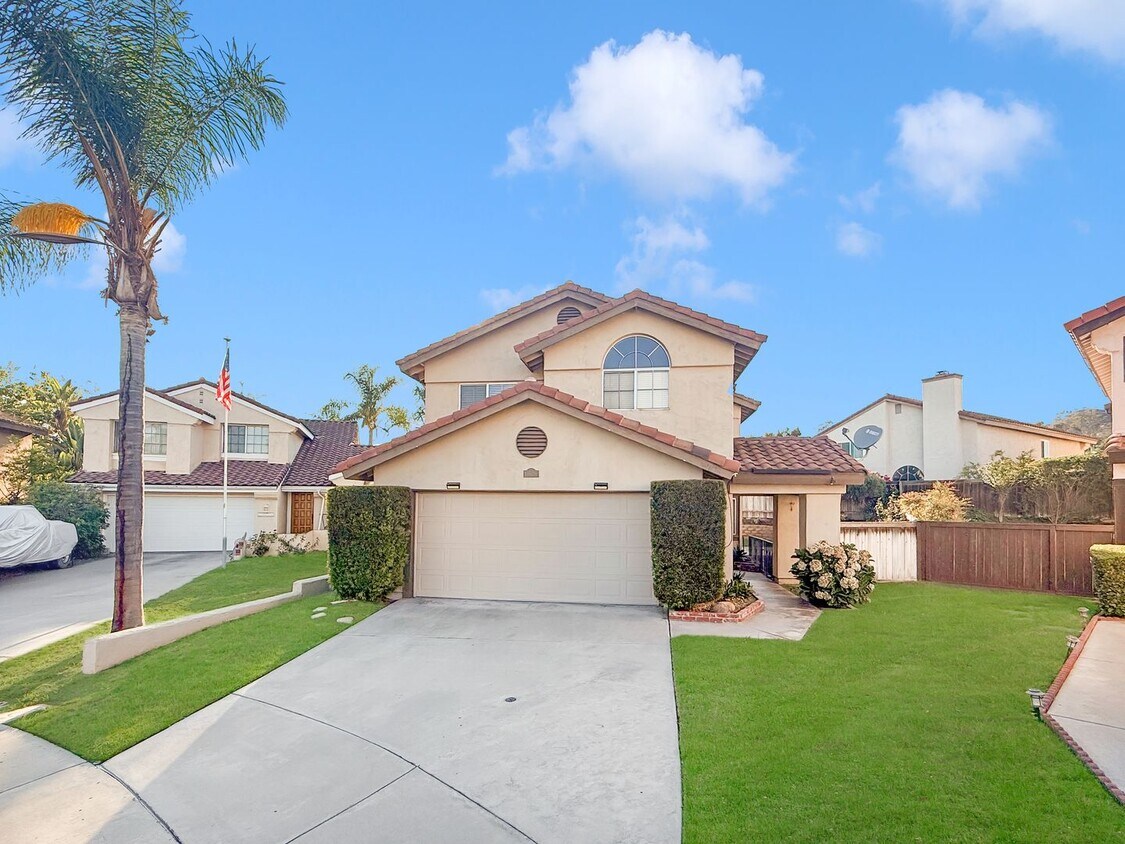 Foto principal - Beautiful 4BR/2.5BA Home Featuring a Large...