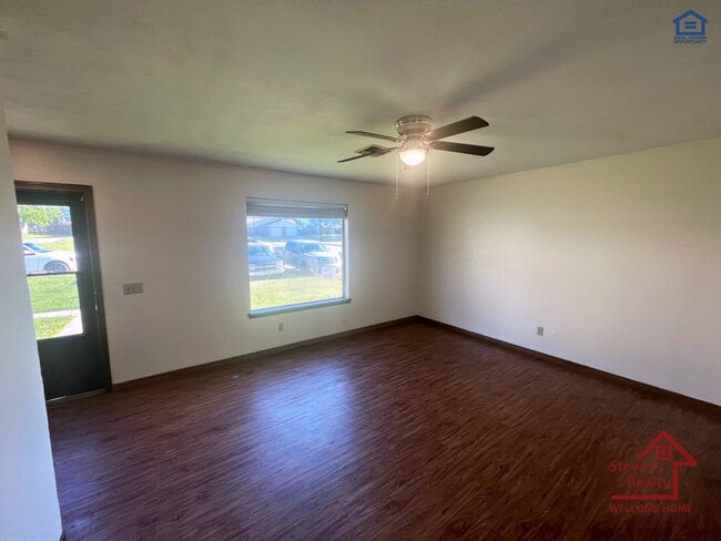 Building Photo - 2614 Martin Ln