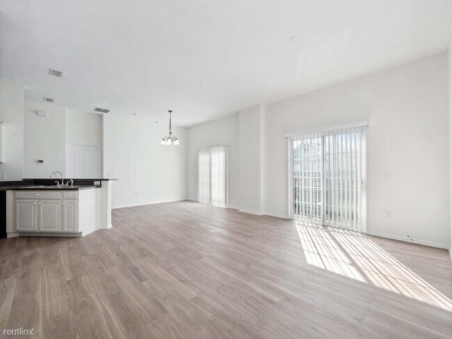 Foto del edificio - 2 br, 2 bath Condo - 6666 South Goldenrod ...