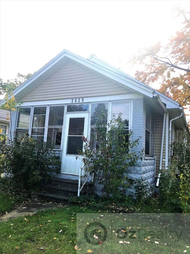 Primary Photo - Charming Two- Bedroom House in the West To...