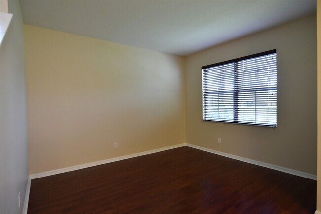 Building Photo - Apopka 4br 3ba + BONUS ROOM + FLEX SPACE, ...