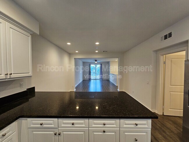 Foto del edificio - 3647 W Hemlock St