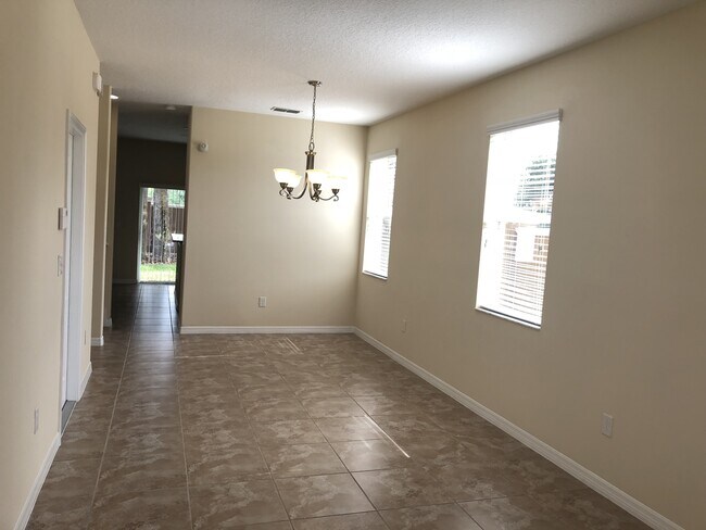 Foto del edificio - 3/2.5 End Unit Townhouse In Beautiful Lake...