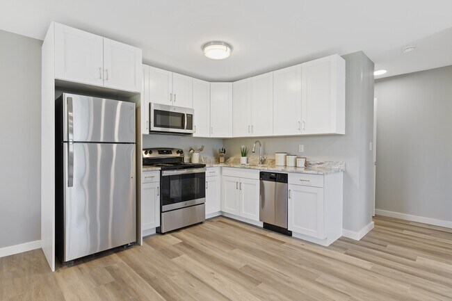 Renaissance Bay Apartments Reviews