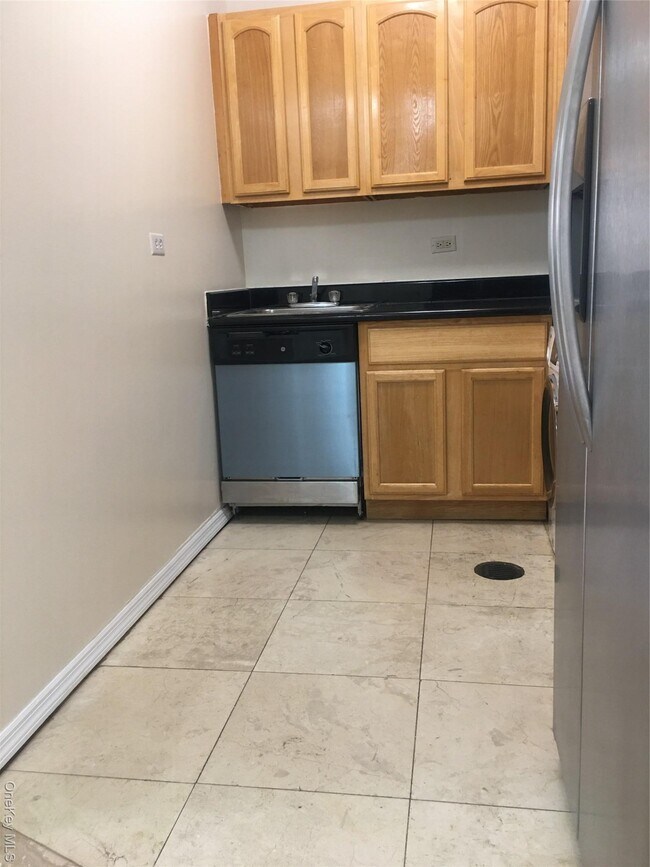 Foto del edificio - 141-44 84th Rd