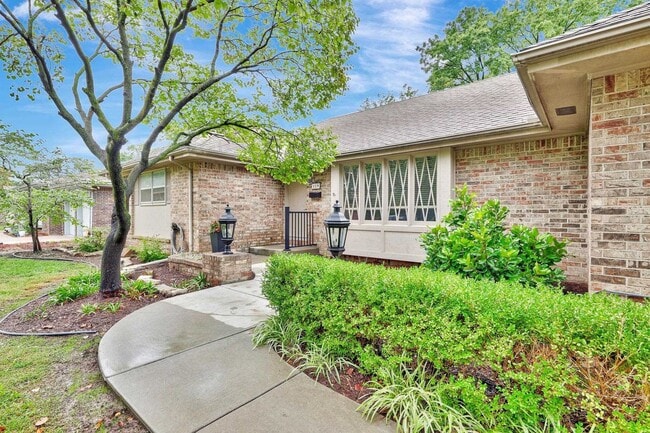 Building Photo - Charming Ranch in Rockwood!