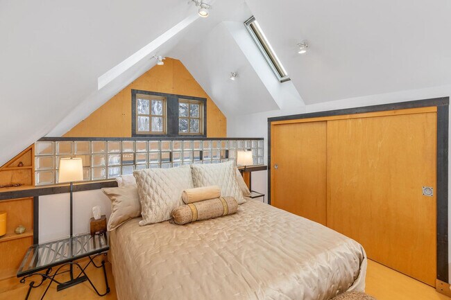 Foto del edificio - 216 E Galena Ave