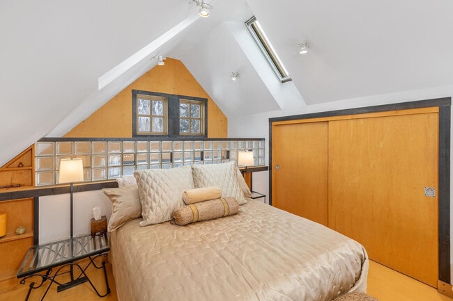 Building Photo - 216 E Galena Ave